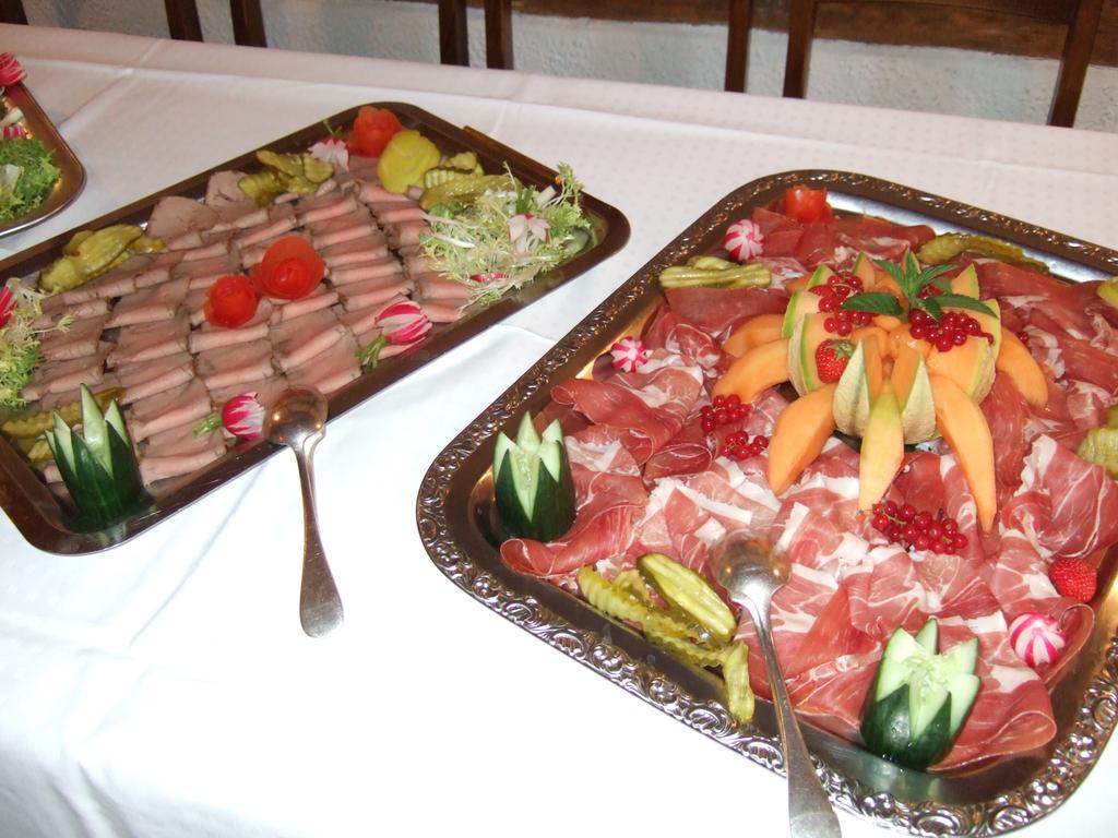 埃施 阳光宾馆酒店 外观 照片